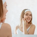 Догляд за обличчям для підлітків: як зробити перші кроки без помилок та стресу?