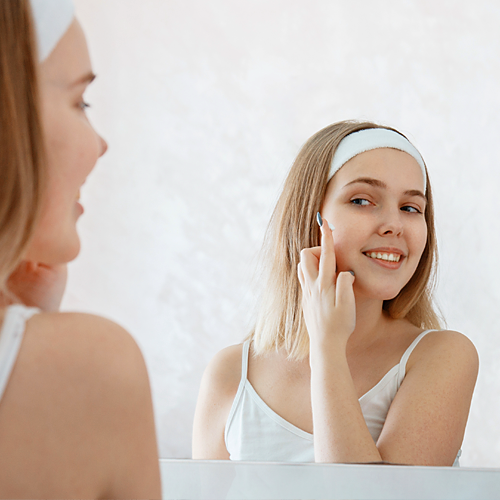 Догляд за обличчям для підлітків: як зробити перші кроки без помилок та стресу?