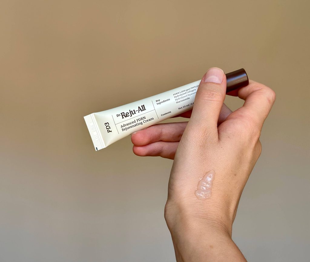 Dr. Reju-All - Advanced PDRN Rejuvenating Cream - Регенерирующий крем для лица с PDRN: текстура на коже