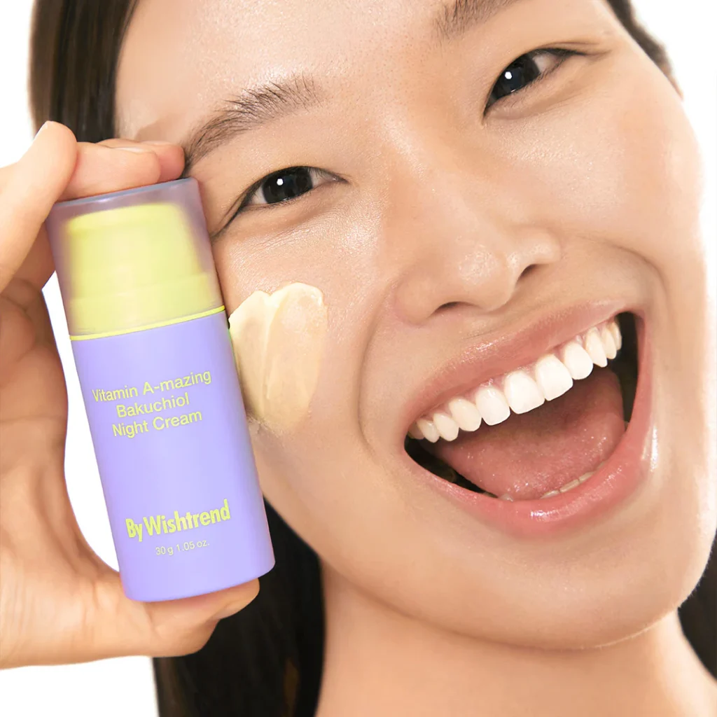 By Wishtrend - Vitamin A-mazing Bakuchiol Night Cream - Нічний крем для обличчя з вітаміном А і бакучиолом - текстурана обличчі