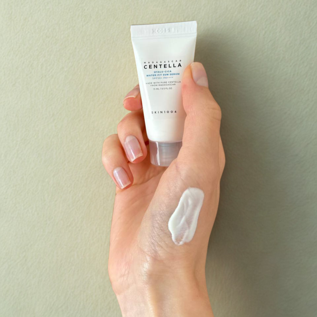 SKIN1004 - Madagascar Centella Hyalu-Cica Water-Fit Sun Serum SPF50+ текстура