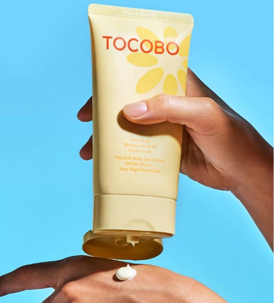 Tocobo - Vita Soft Daily Sun Lotion SPF50+ PA++++ - Легкий солнцезащитный крем для лица - текстура на коже