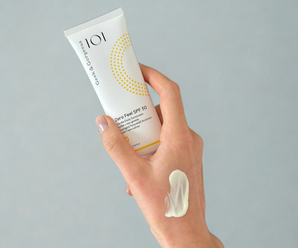 Geek&Gorgeous - Zero Feel SPF50 - Невесомый солнцезащитный крем SPF50: текстура на коже