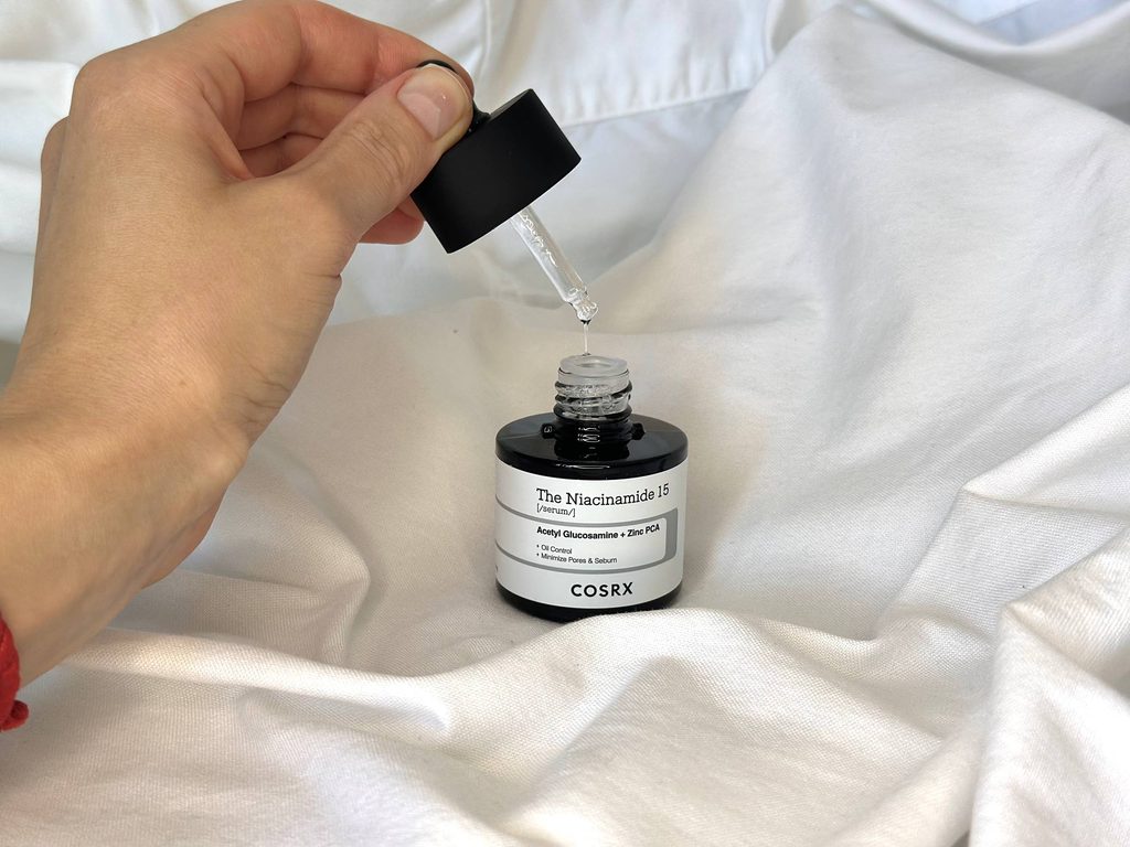 Cosrx — Сыворотка для лица с ниацинамидом 15% — The Niacinamide 15 Serum — консистенция