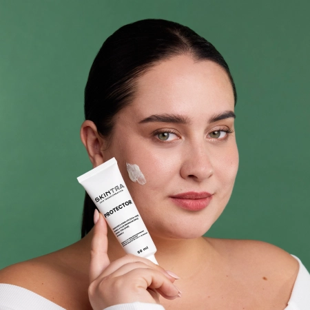 SkinTra - Protector - Сонцезахисний доглядовий крем SPF 50+/PA++++, IR, BLUE LIGHT - 50ml