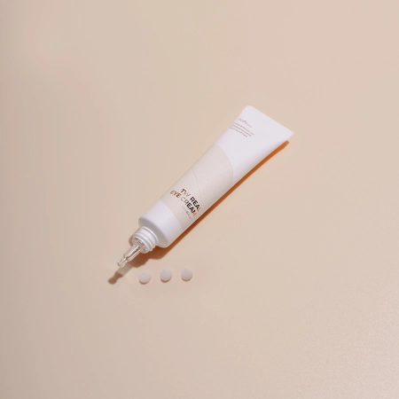 Isntree - TW-REAL Eye Cream - Антивозрастной крем под глаза с пробиотиками - 30ml