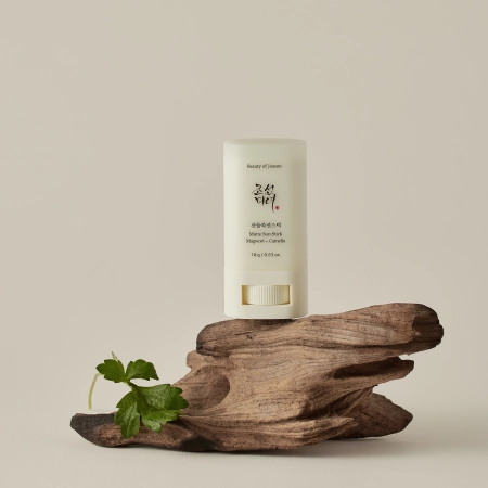 Beauty of Joseon - Матирующее солнцезащитное средство в стике - Matte Sun Stick Mugwort + Camelia SPF50+/PA++++ - 18g