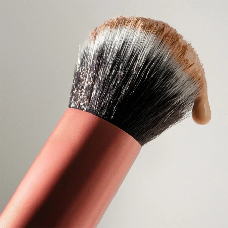 Real Techniques - Expert Face Brush - Кисть для нанесения тональной основы - 1шт.